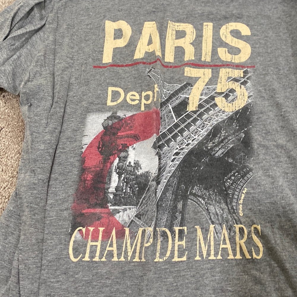 Paris tee shirt size Medium SOFT